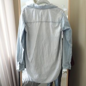 Madewell Tops - Madewell Oversized Ex-Boyfriend Denim Shirt Madewell Tops - Madewell Oversized Ex-Boyfriend Denim Shirt